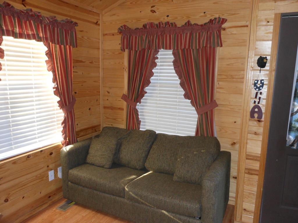Oakzanita Springs Camping Resort Cabin 1 Descanso Dış mekan fotoğraf