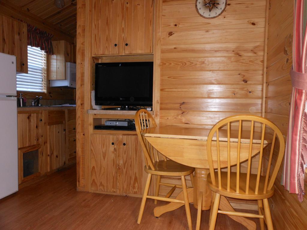 Oakzanita Springs Camping Resort Cabin 1 Descanso Dış mekan fotoğraf