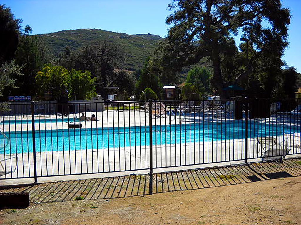 Oakzanita Springs Camping Resort Cabin 1 Descanso Dış mekan fotoğraf